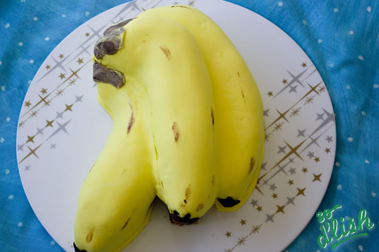banana-shaped-cake.jpg